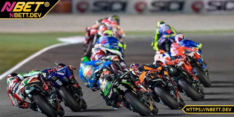 Tích lũy kinh nghiệm từ các chặng đua quá khứ